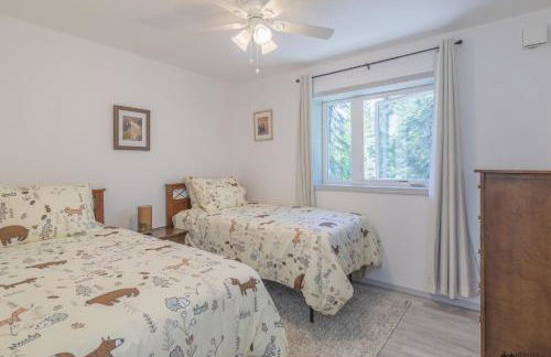 Comfy Caribou Lodge - Photo 5