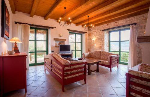 Spacious villa with 10x5m pool, aircon. Rural retreat, stunning views. - Foto 21