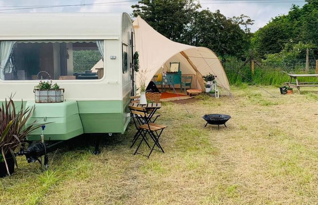 Private Glamping in a Vintage Caravan & Bell Tent - Foto 1