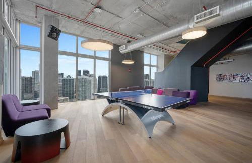 Art-filled Loft 180 Views, Rooftop Pool, Parking - Foto 16