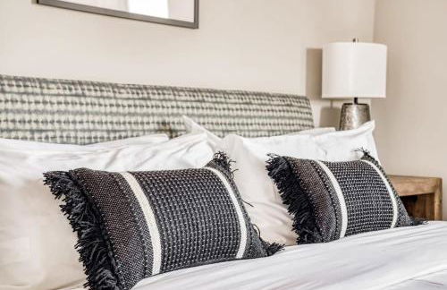 CozySuites Music Row Spacious 2BR with free parking 46 - Foto 13