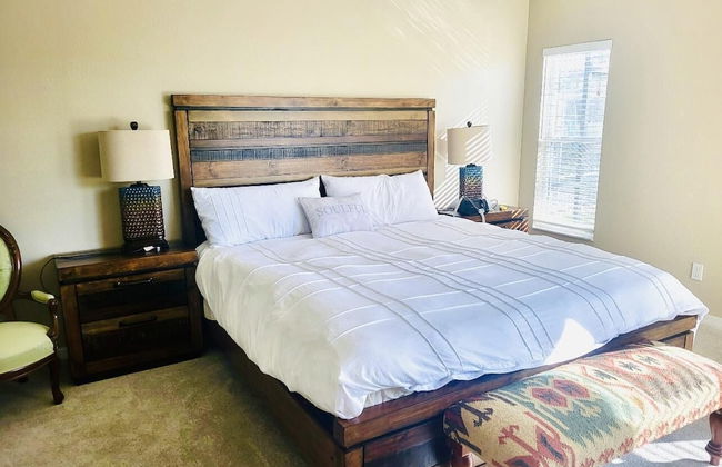 Amazing Vacation Home With Private Pool at Highland Reserve! - Photo 4