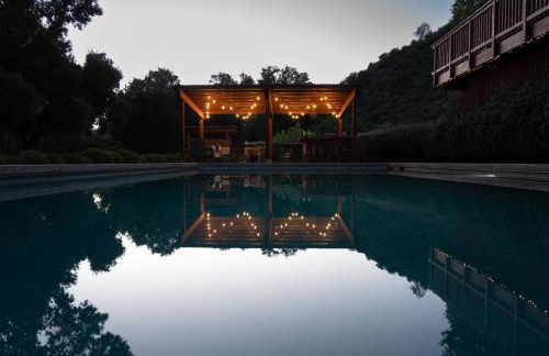 Serene Vineyard Chateau with Pool, Hot Tub, BBQ - Foto 18