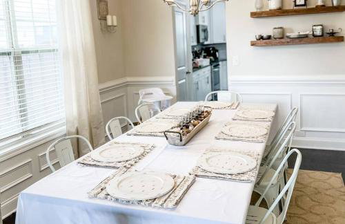 The Grand 5BR Retreat --15 mins to Greenville - Foto 24