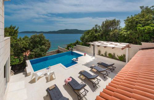 Villa Ragusea With a Private Beach - Photo 8