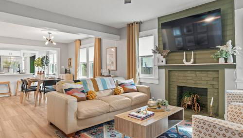 Urban Flamingo Retreat Modern Meets Tropical in this Beautiful, Updated Pet Friendly 3BD Pool Home with Outdoor Living Space - Foto 3