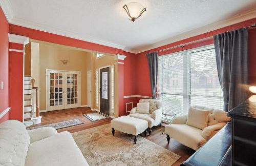 DFW Getaway - 4 Bedrooms Pool Oasis Media Room - Photo 5