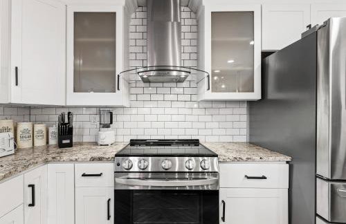 Stunning Carrollton Castle with 4 Bedrooms + Pool + Media Room - Foto 12