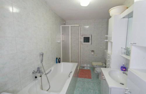 House with Jacuzzi and Billiard Peaceful Nature Retreat near Imotski - Foto 24