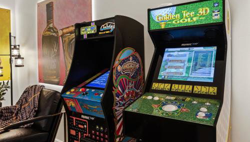 Bourbon-themed home w arcade & hot tub for groups - Foto 4