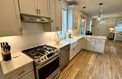 Wharf Street Coastal Escape - 3BR Old Town Luxury - Photo 4