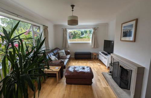 Peaceful Glastonbury Bungalow - Ideally Located - Photo 1