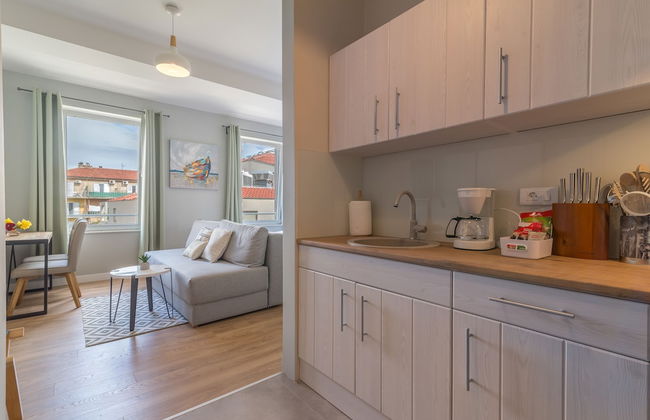 Luxurious Suites Elegance - Photo 20