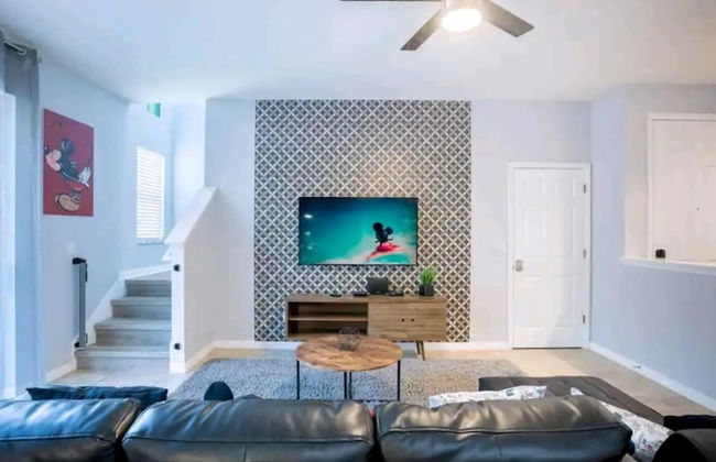 Gated Community, Amazing 4/3 Vacation Home With Private Pool Near Disney!!! - Foto 1