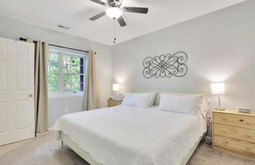 Lazy Basye Shenandoah Cabin with Hot Tub, Sleeps 10 - Foto 52