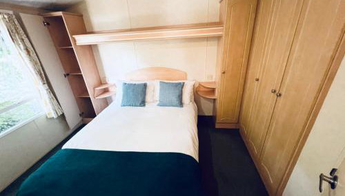 2 Bedroom Caravan GW39, Thorness Bay, Isle of Wight, Dog Friendly - Foto 3, wardrobe