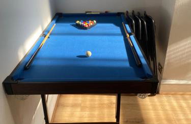 Large 5-Bedroom House in Salford-Free Parking-Sleeps 10 - Photo 3