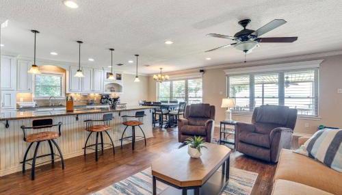 Waterfront Retreat with Dock on Cedar Creek Lake! - Foto 5