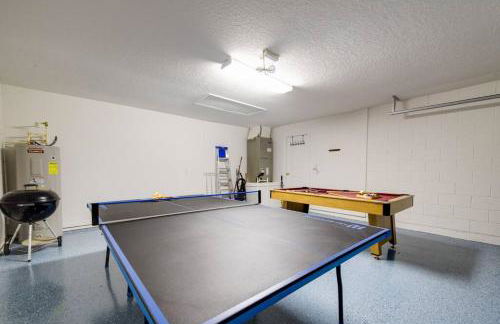 630- 3 Bedroom South facing Home with Pool Drenched in Florida Sunshine Perfect for Families - Foto 32