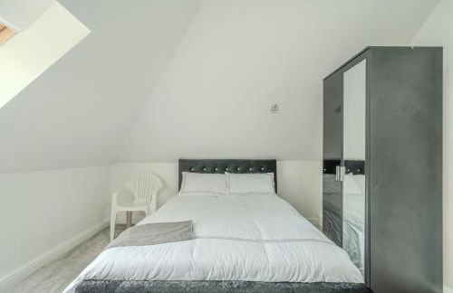 Modern 4-Bed Retreat in Prestwich, Perfect for Weekend Getaways - Foto 14