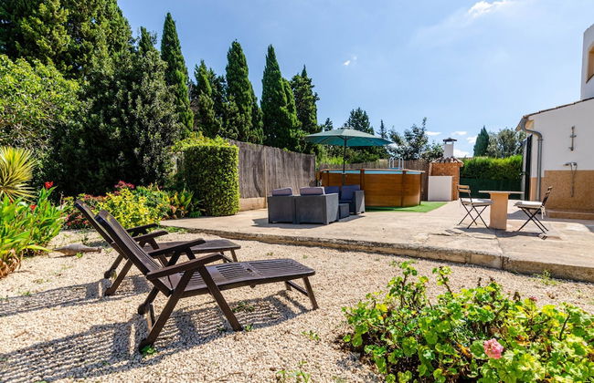 Private Villa With Inviting Space - Photo 34