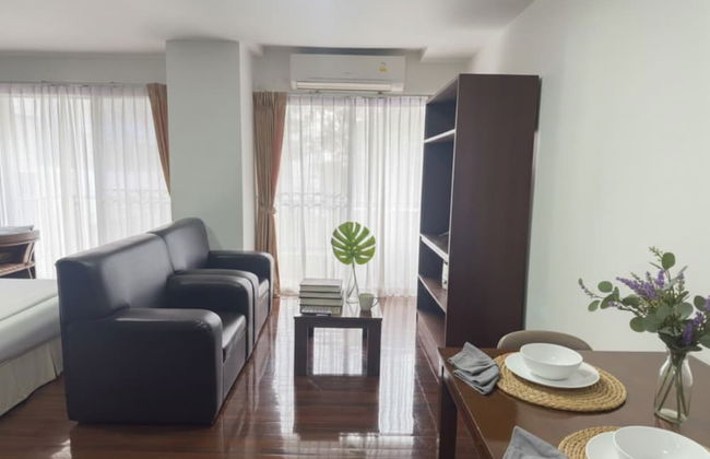 J - Town Serviced Apartments - Photo 4