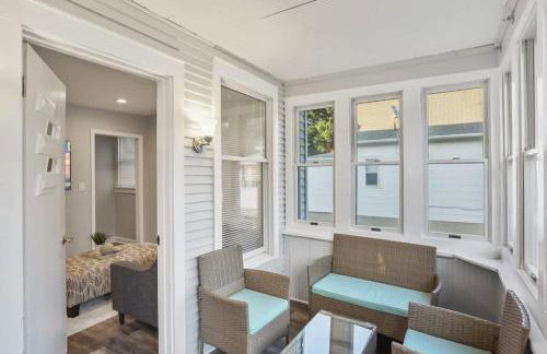 Cozy Chic 4BD 2BA Home in St Charles - Foto 8