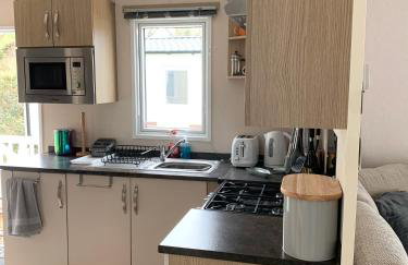 Mollys Retreat pet friendly three bed caravan with small garden Newquay Bay Resort Quieter area of park - Foto 12
