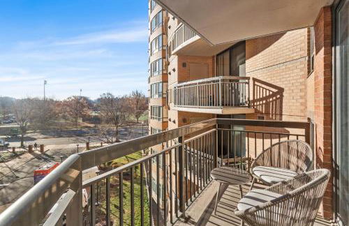 Prime Pentagon City Apt with Rooftop Access - Foto 5