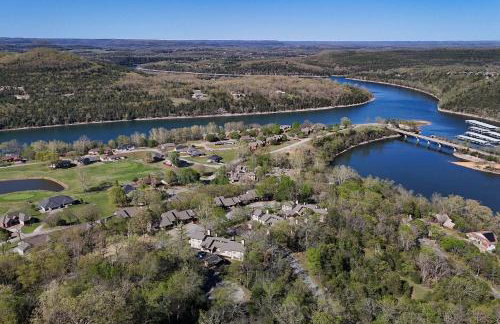 Holiday Island Escape w/ Panoramic Lake Views - Foto 44