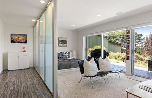 Marbella Lane - Cozy and Eccentric Design Home - Photo 31