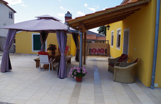 Detached House at Country Side, Fenced Private Garden Ideal for 2 Fam, Wifi - Photo 11