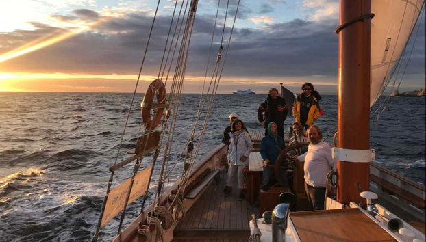 Profiter de la traversée au coucher de soleil