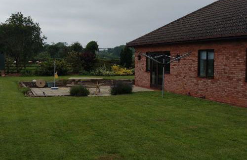 Hilltop Bungalow for a Spacious Country Break - Foto 13