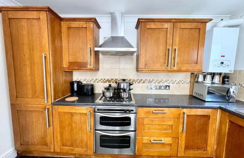 Spacious 3-Bed Home with Garden, Private Parking, Smart Tv's, Fast Wi-Fi - Foto 4