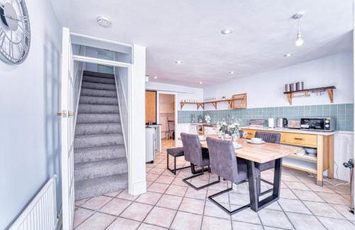 The Stylish Gem of Bath - Sleeps 10 - Photo 18