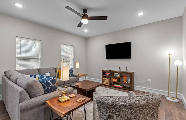 Uptown Elegant Escape | JZ Vacation Rentals - Photo 1