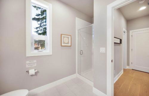 Modern Kirkland 4BR Family Oasis Kids Paradise - Photo 33