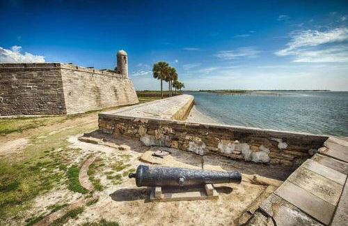 Cozy Quiet St Augustine Private Condo - 2bed, 1 bath, Sleeps 6, Steps to Historic St Augustine Center & All Tourist Attractions, Restaurants, Cafes, Backyard, Porch - Foto 47