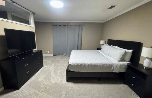 4-Bedroom Home with Private Pool in Euless - Foto 12