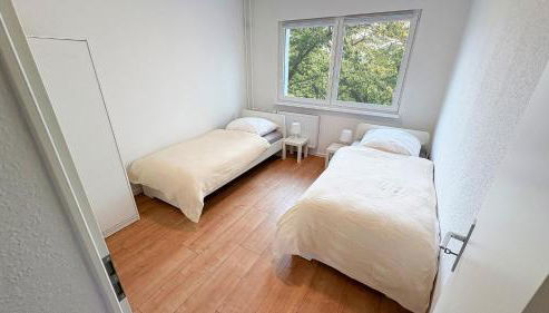 Ausgestattete Wohnungen für Monteur-Teams mit kostenlosem Parkplatz, WIFI, TV, Waschmaschine, Küche, Balkon, Restaurants und Supermarkt - Foto 2