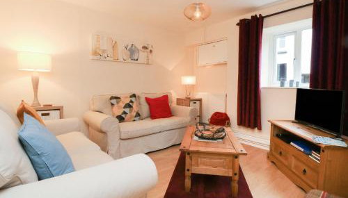 Courtyard Cottage - Photo 2