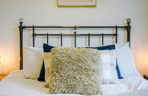 4 Bed House - Sleeps 8 - Free Parking - Manchester - Foto 13