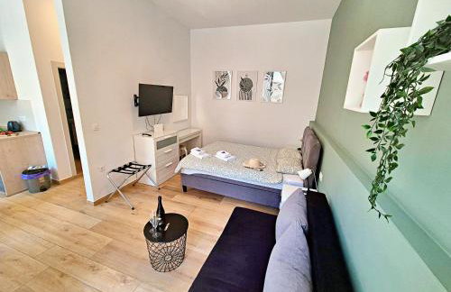 Lola's Place - Photo 26