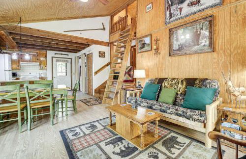 Spring Creekside Getaway at Whittier Cabin with Deck - Foto 1