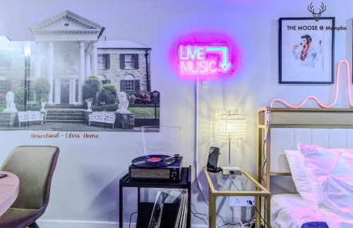 The Moose #4 - Elvis Presley King Suite with Free Parking and WIFI - Foto 4