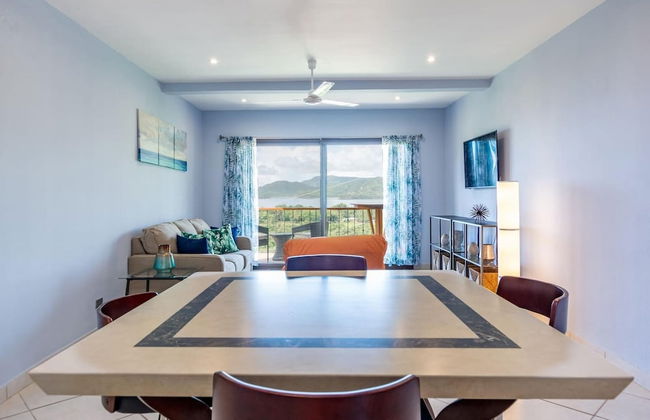 2-Bedroom Ocean-View Condo with Pool - Foto 12