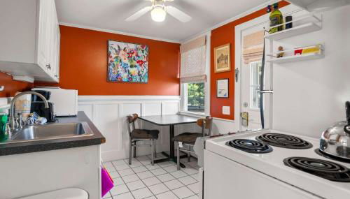 Steps to Commercial St Walk to Beach - Foto 2