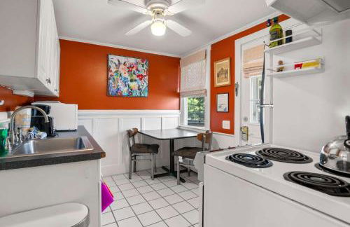 Steps to Commercial St Walk to Beach - Foto 2