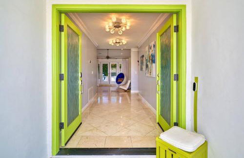 Pineapple Splash! Complete Privacy! Salt Pool! - Photo 5